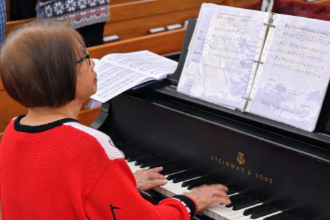 Diana Manuel providing piano accompaniment